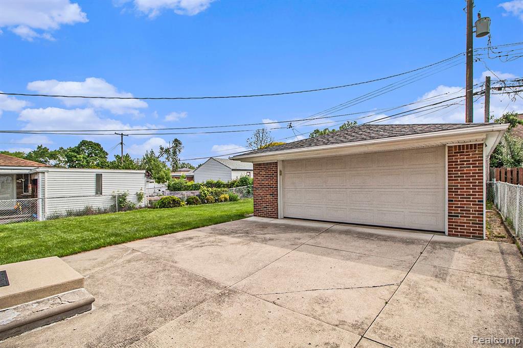 9592 SARASOTA, Redford, MI 48239 — Photo 25