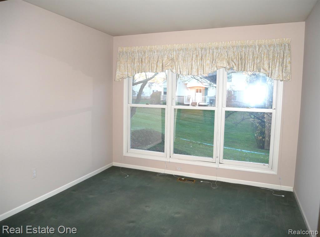 7383 SIMSBURY Drive, West Bloomfield, MI — Photo 26