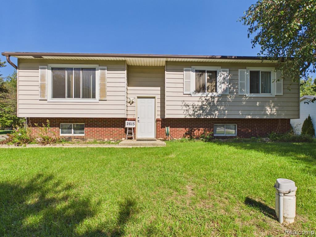 2615 Breezeway Street, North Branch, MI 48461