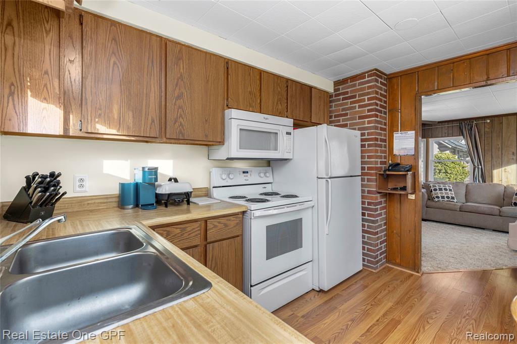 3004 Maplewood Drive, Fort Gratiot, MI 48059 — Photo 12