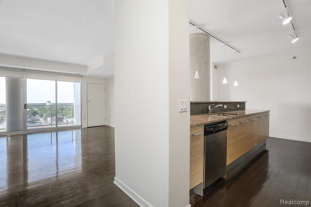 432 S WASHINGTON Avenue, 1204, Royal Oak, MI 48067 — Photo 10