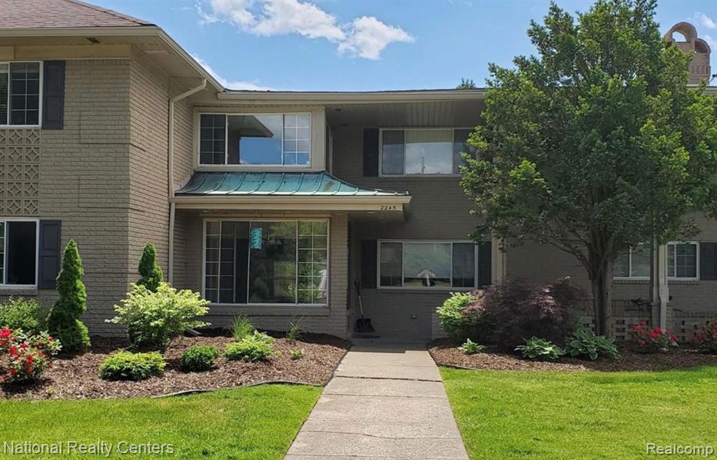 2245 S WALTON Boulevard, Unit 58, Rochester Hills, MI 48309