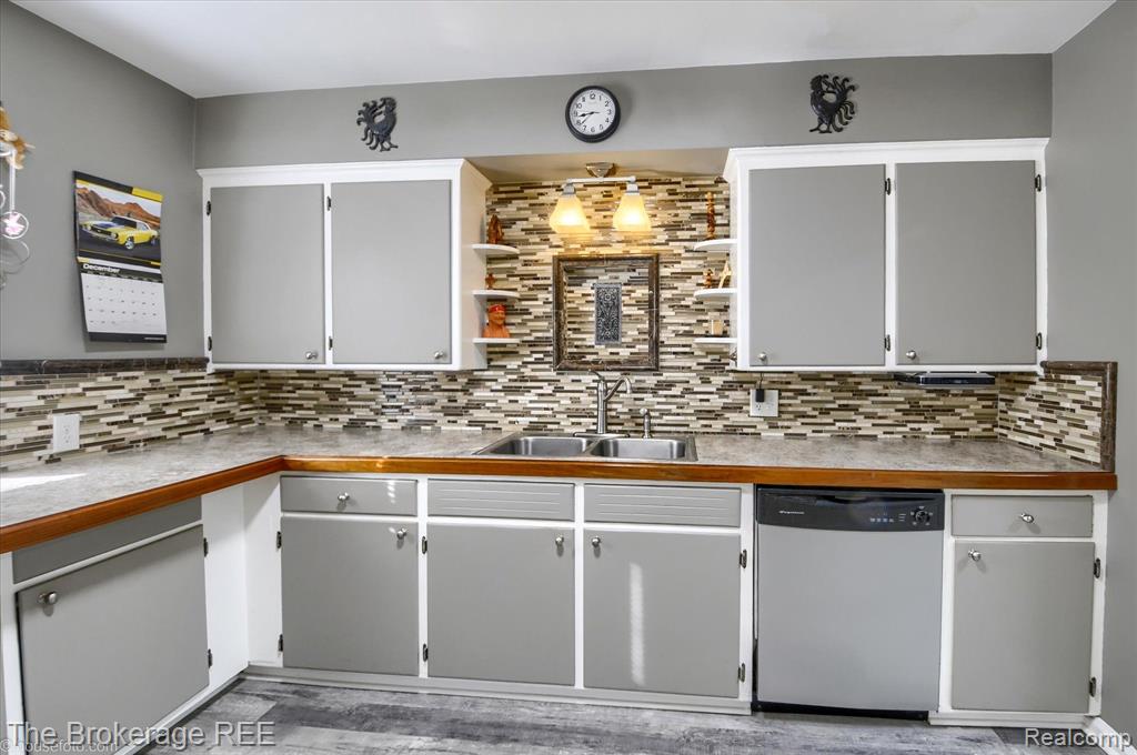 4052 COOK Road, Swartz Creek, MI 48473 — Photo 15