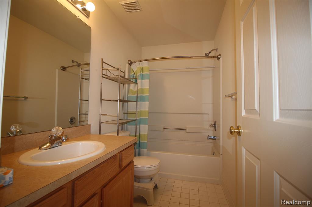 423 CHERRY ORCHARD Road, Canton, MI 48188 — Photo 14