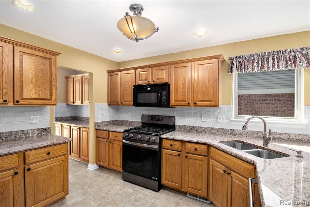 44293 La Domain Drive, Sterling Heights, MI 48314 — Photo 6