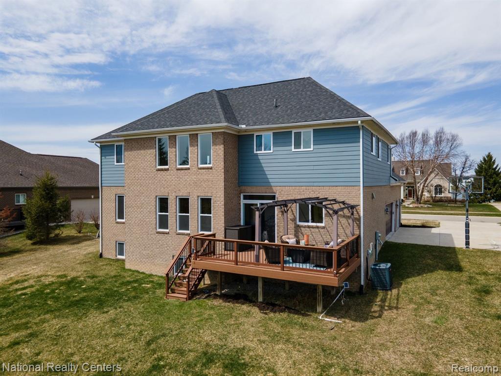 527 SOUTHSHORE Drive, Oxford, MI 48371 — Photo 51