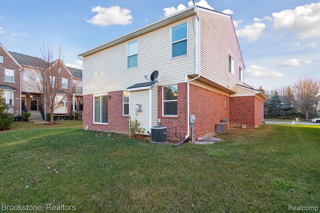 712 SUPERIOR Parkway, Westland, MI — Photo 40