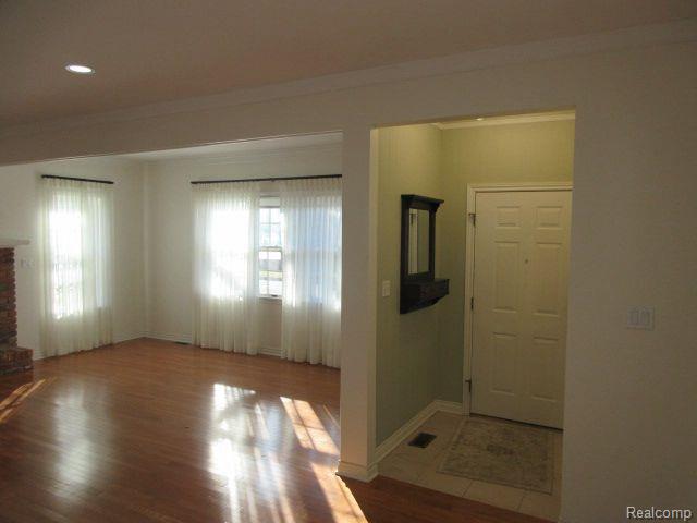 110 N 1ST Street, Holly, MI 48442 — Photo 5