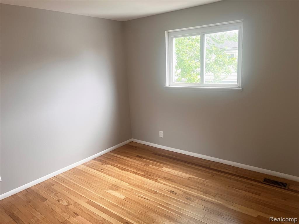 25647 Salem, 102, Roseville, MI 48066 — Photo 11