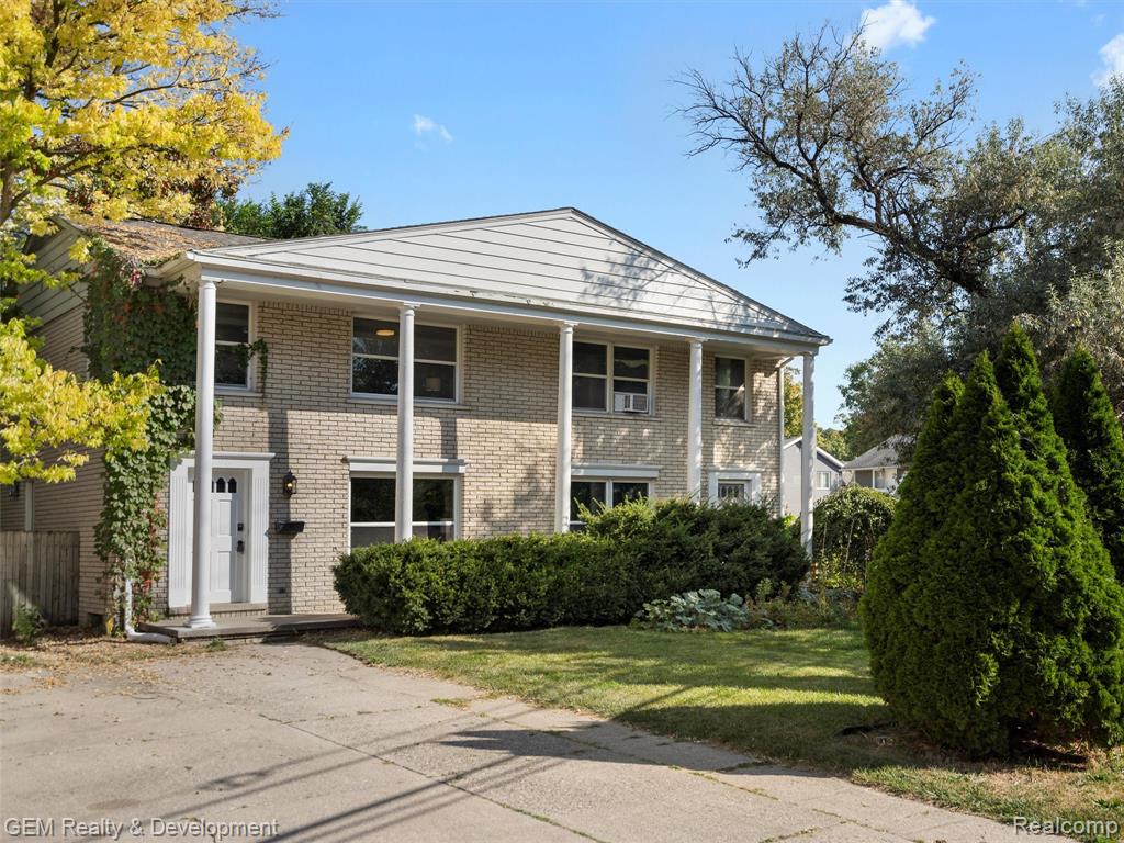 486-490 Fairbrook St, Northville, MI 48167 — Photo 2