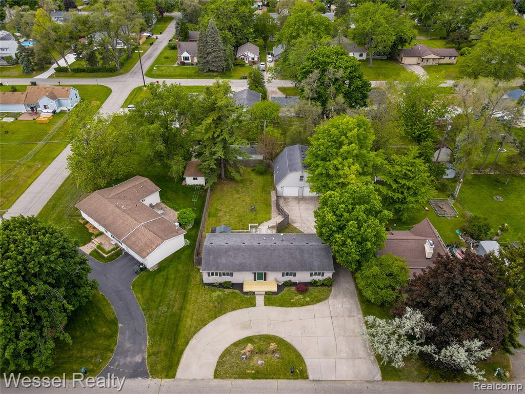 47437 BETTY Street, Shelby Twp, MI 48317 — Photo 3