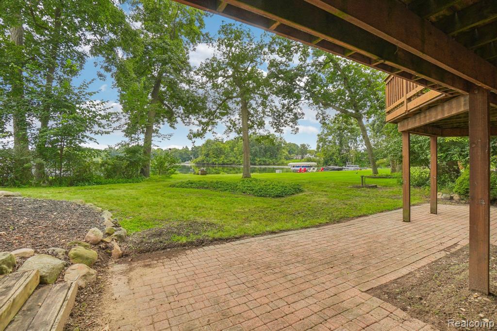 6755 WELLESLEY, Clarkston, MI — Photo 32