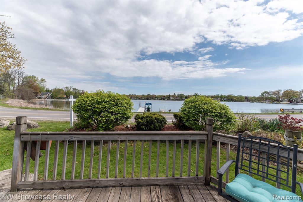 8665 Cooley Lake Road, White Lake, MI 48382 — Photo 3