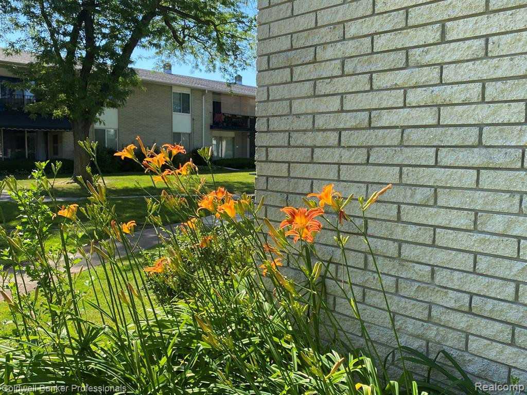 8401 KENNEDY Circle N, 7, Warren, MI 48093 — Photo 22