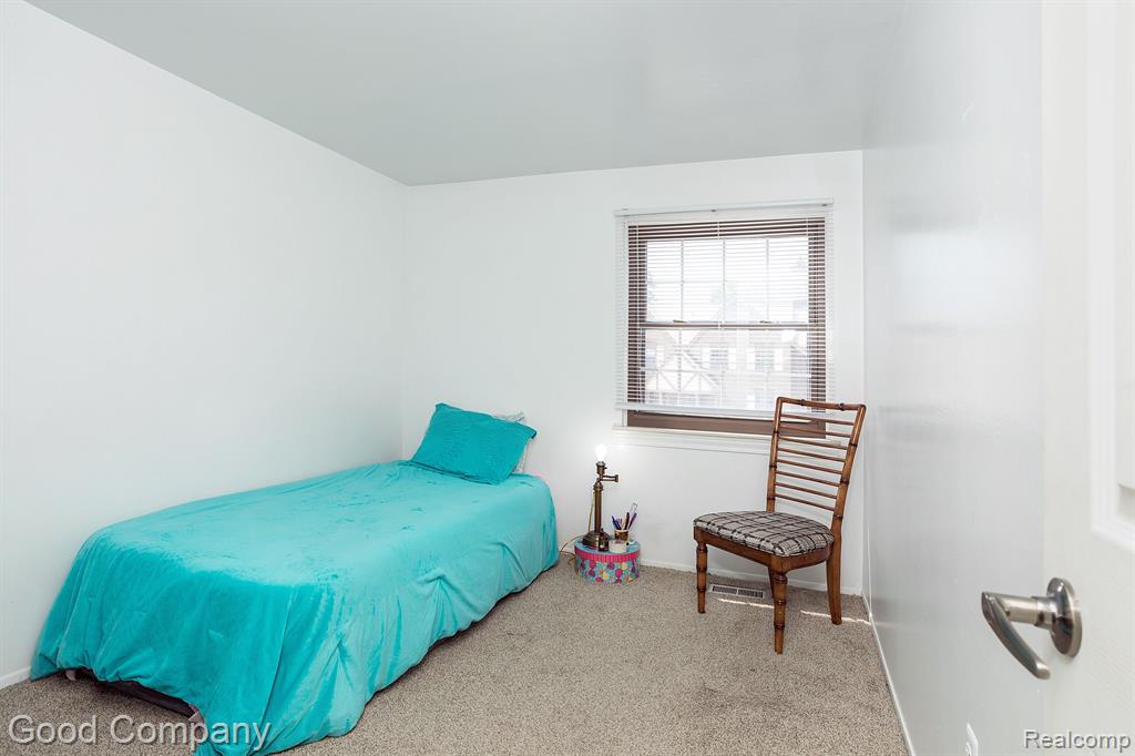 28562 REGENT Court S, Southfield, MI 48076 — Photo 17