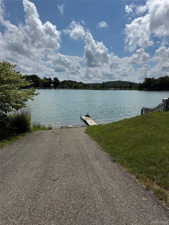 6798 Saline Drive, Waterford, MI 48329 — Photo 3
