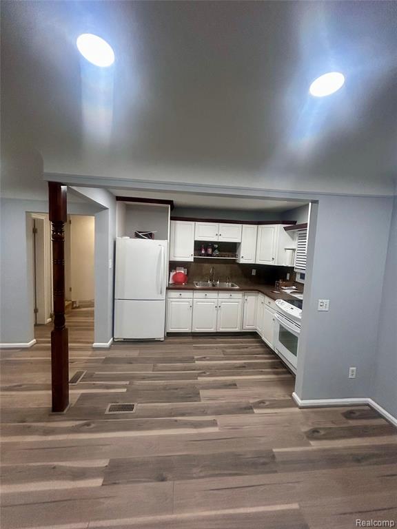 6881 N Vernon Street, Dearborn Heights, MI 48127 — Photo 8