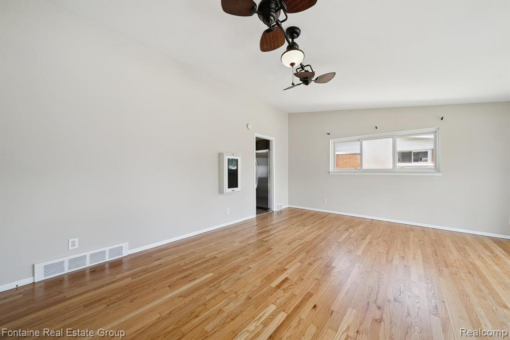 8657 Mercedes Street, Dearborn Heights, MI 48127 — Photo 6