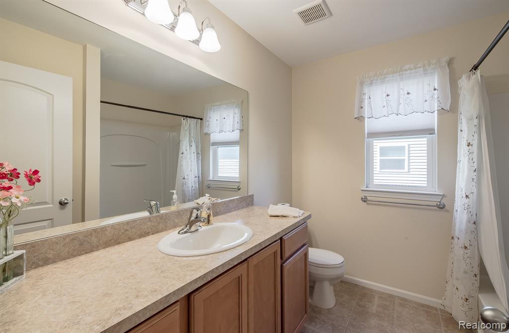 5985 Baypointe Boulevard, Clarkston, MI — Photo 37