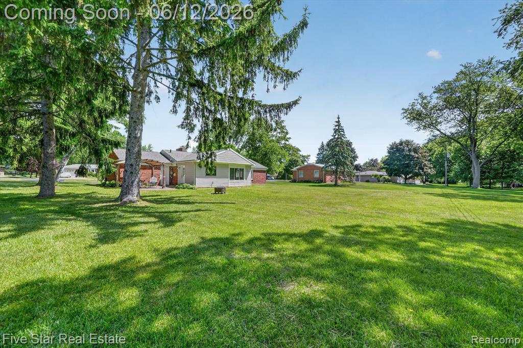 82 E Hurst Drive, Troy, MI 48085 — Photo 39