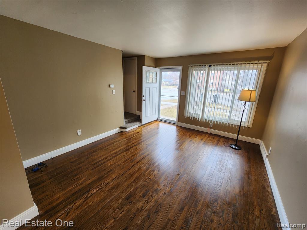 8741 W 9 Mile Road, Oak Park, MI 48237 — Photo 4