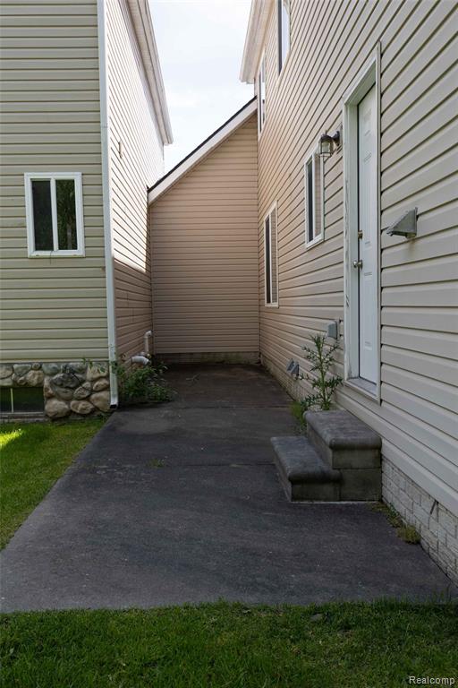 5058 Clintonville Pines Drive, Clarkston, MI — Photo 27