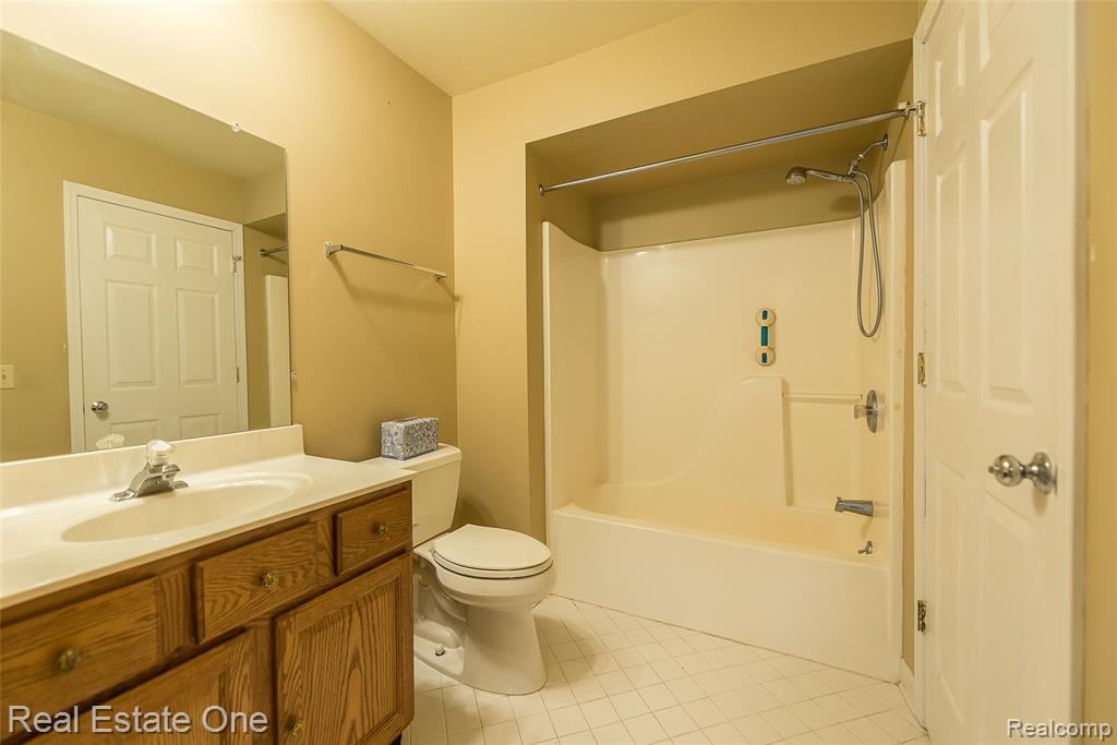 62622 RALEIGH CT, 4, South Lyon, MI 48178 — Photo 16