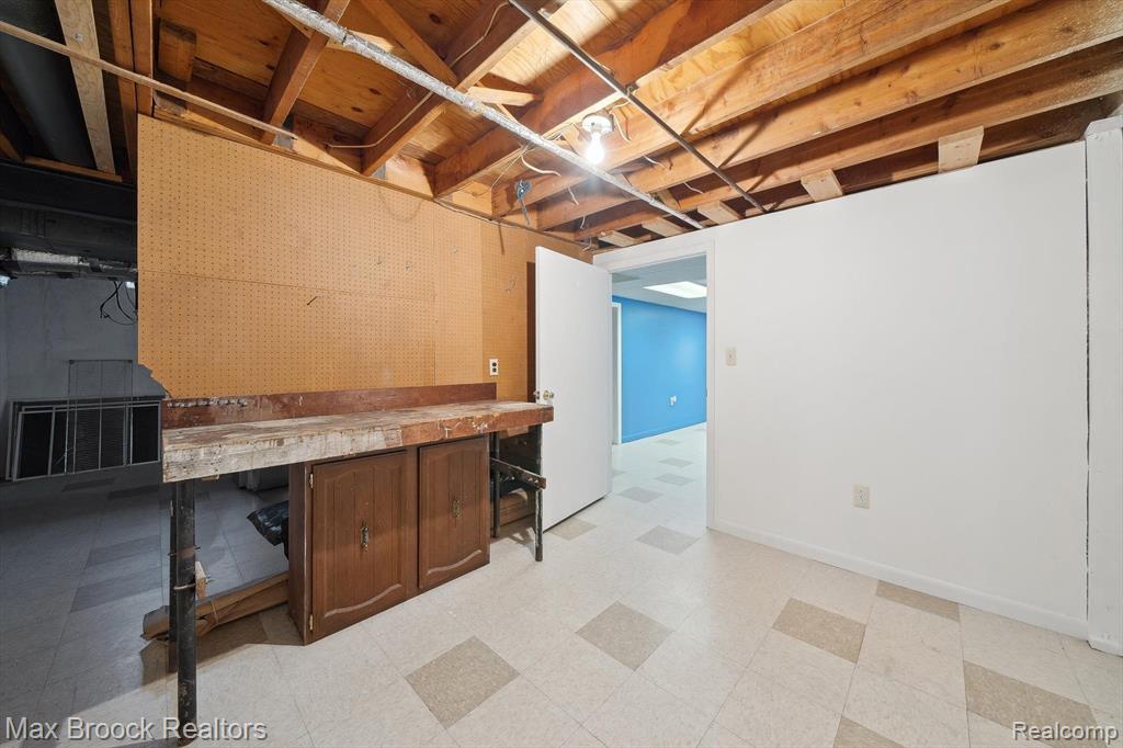 4488 BEACH Road, Troy, MI 48098 — Photo 25