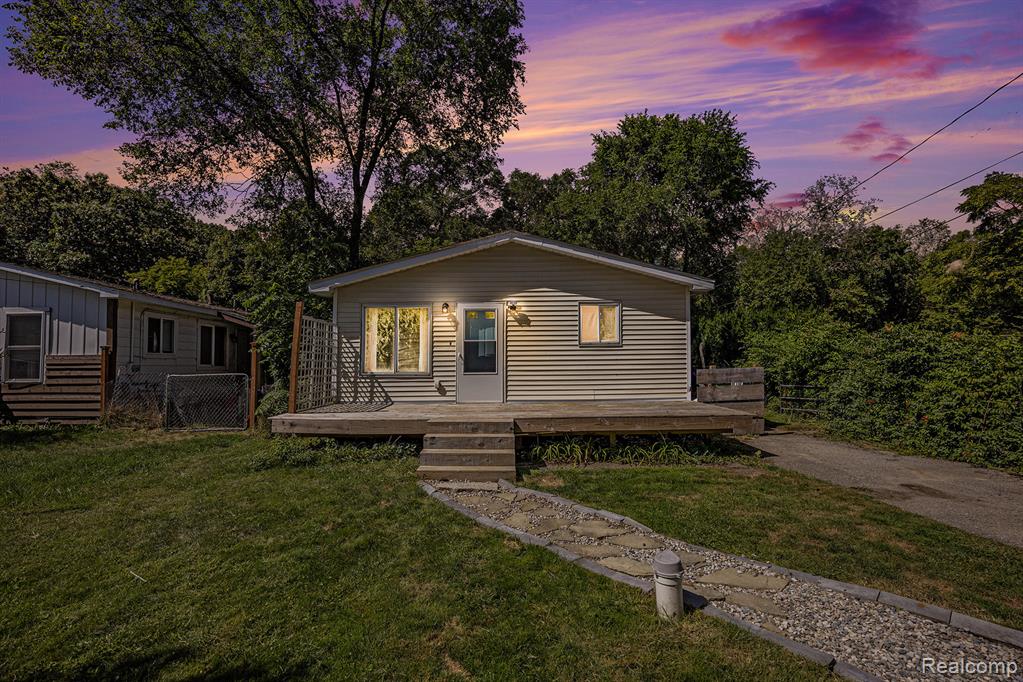 5355 Lake Grove Drive, White Lake, MI 48383 — Photo 2
