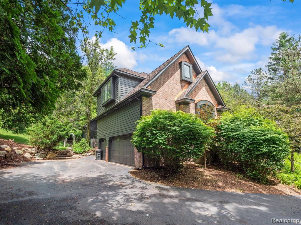 8897 MORNING MIST Drive, Clarkston, MI 48348 — Photo 2