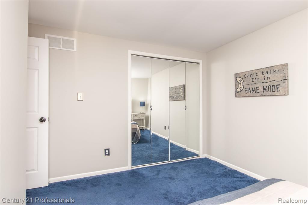 9117 Sussex Street, White Lake, MI — Photo 27