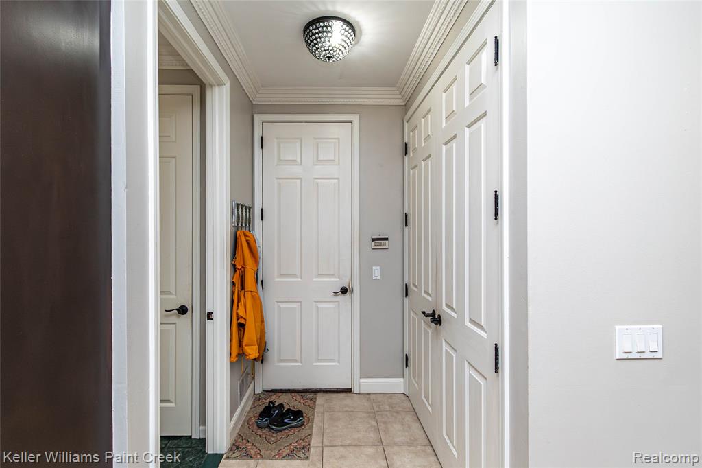 4998 Menominee Lane, Clarkston, MI 48348 — Photo 38