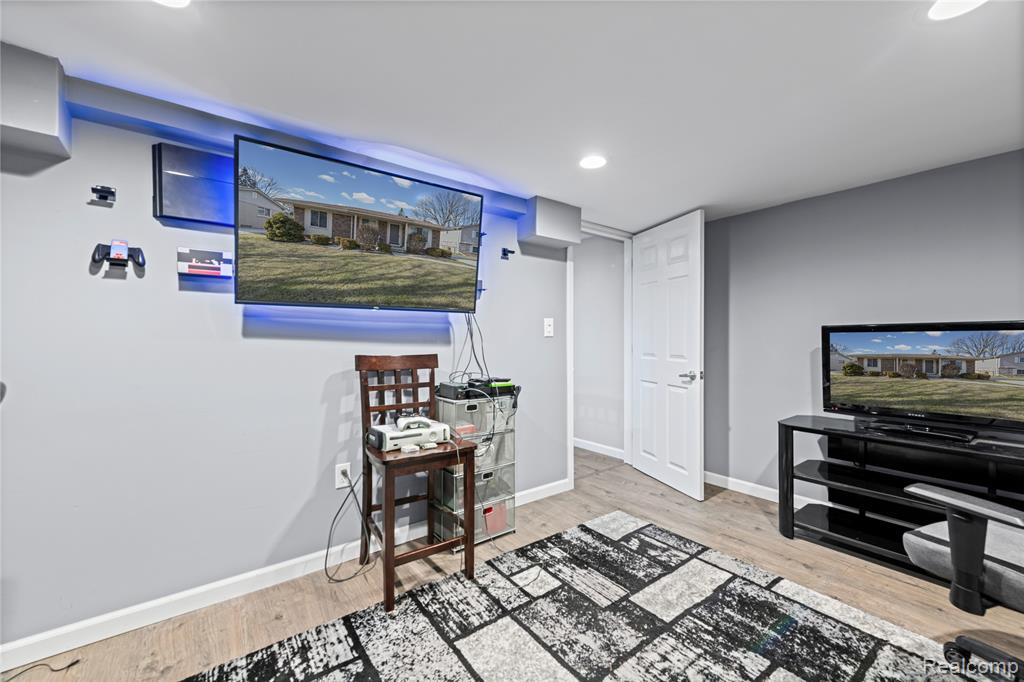 42719 Walker Street, Clinton Twp, MI 48038 — Photo 27