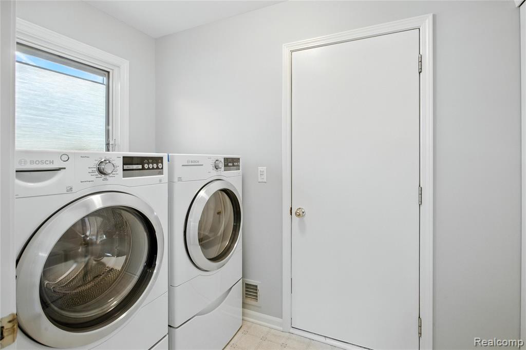 43011 Brookstone Drive, Novi, MI 48377 — Photo 30