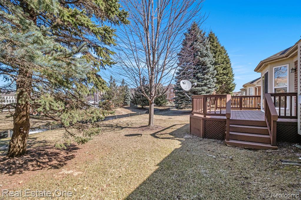 4205 Honeysuckle Drive, Sterling Heights, MI 48314 — Photo 18