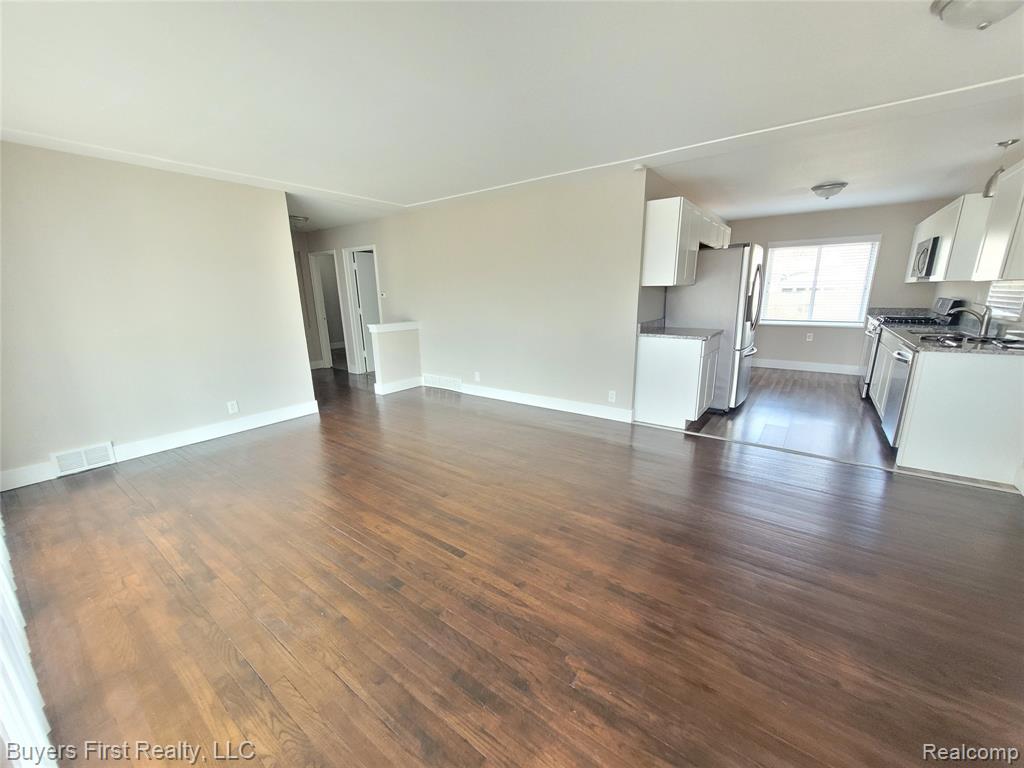 21741 Church Street, Oak Park, MI 48237 — Photo 4