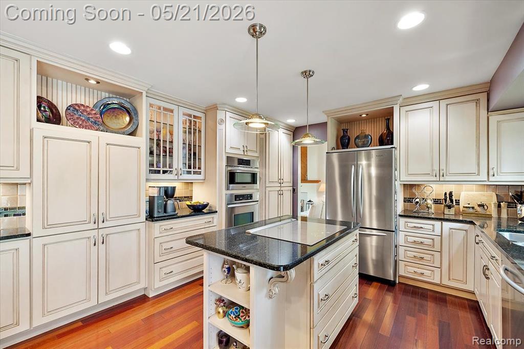33891 Yorkridge Street, Farmington, MI 48331 — Photo 37