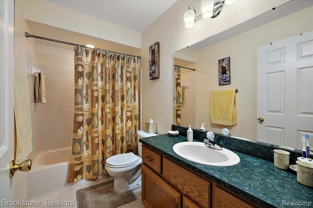 51161 BLUE SPRUCE Drive, Macomb, MI 48042 — Photo 30