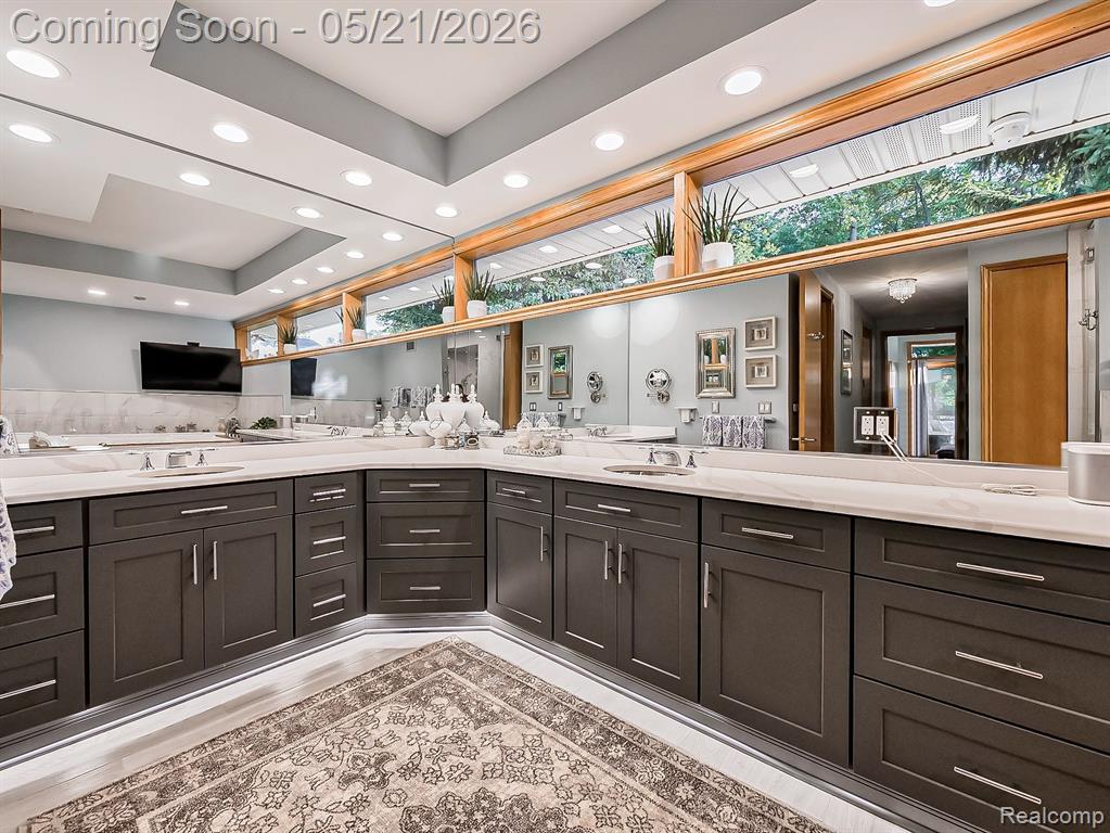17477 IRIS Circle, Clinton Twp, MI 48036 — Photo 32