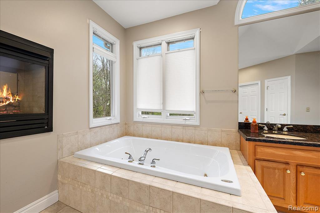 3725 Mountain Laurel Court, Oakland, MI — Photo 34