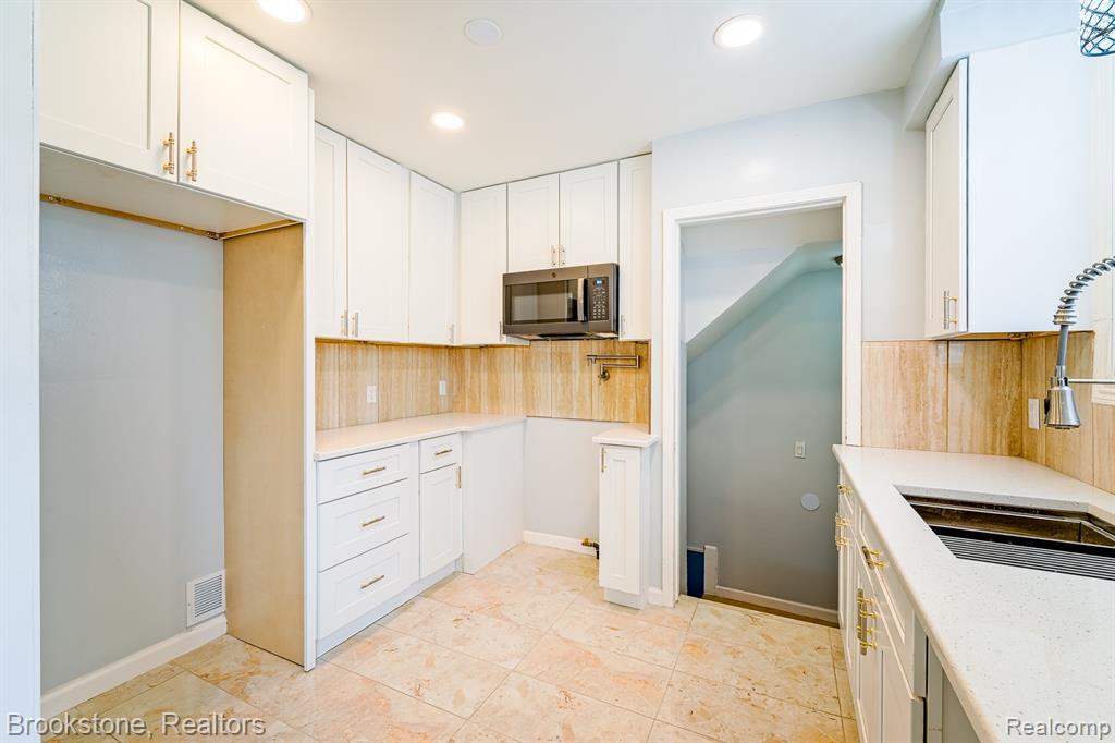 17228 Stout Street, Detroit, MI 48219 — Photo 14