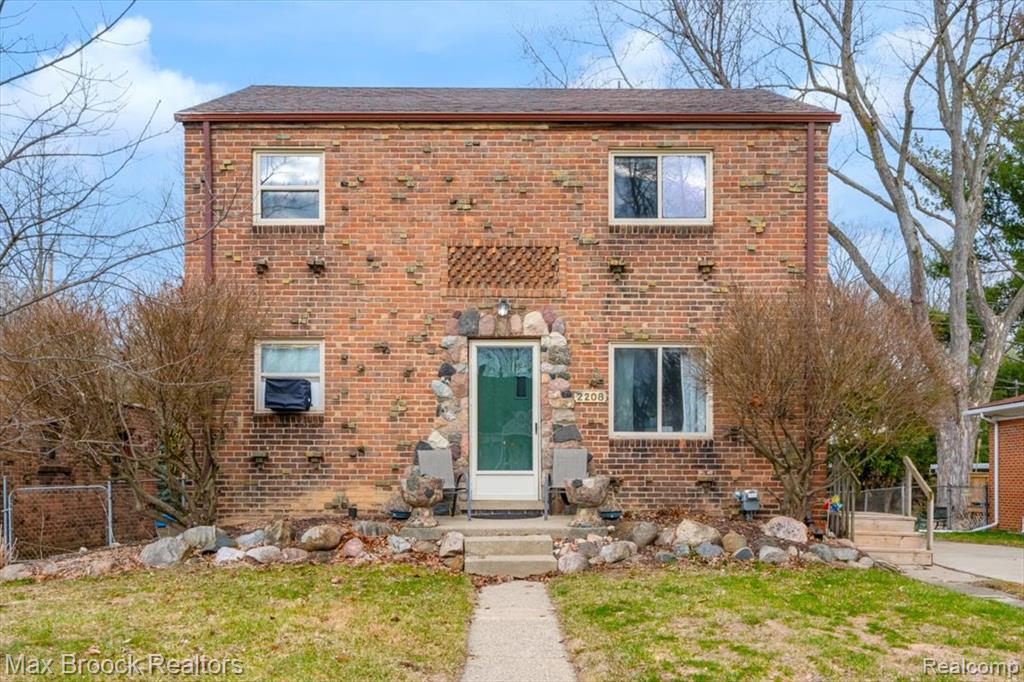 2208 Avondale Street, Sylvan Lake, MI 48320 — front exterior