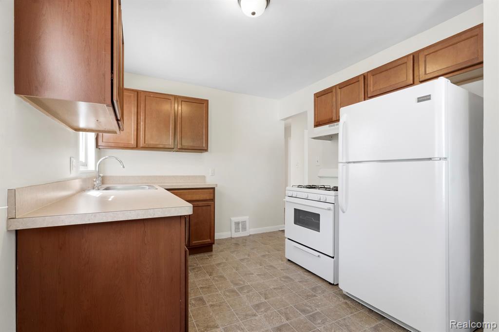 970 Champaign Road, Lincoln Park, MI 48146 — Photo 17