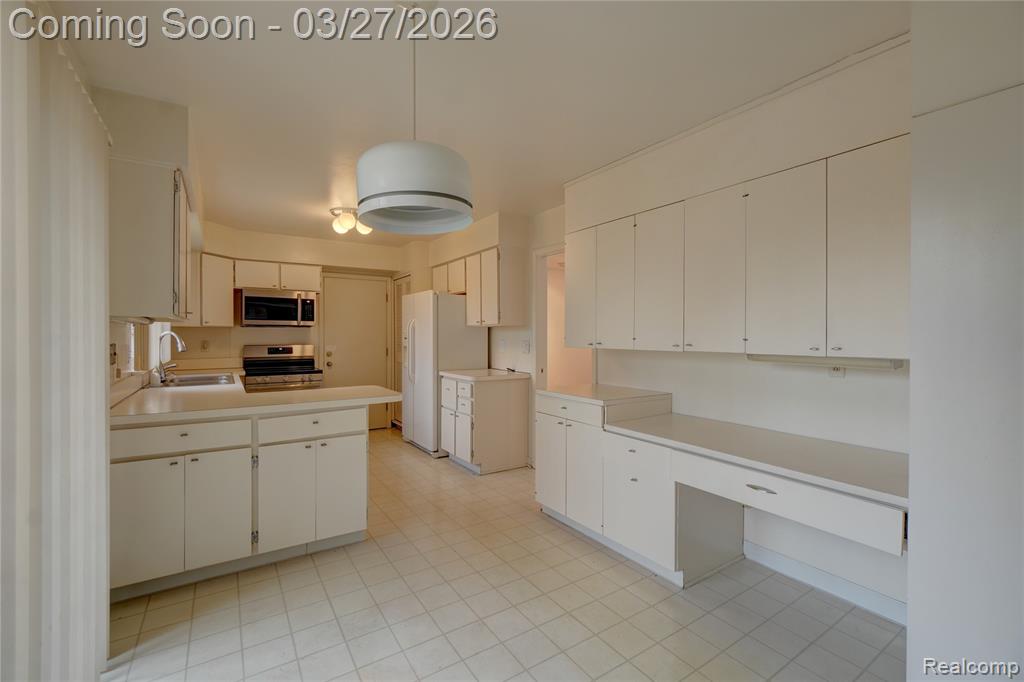 6974 Woodside Trail, West Bloomfield, MI — Photo 9