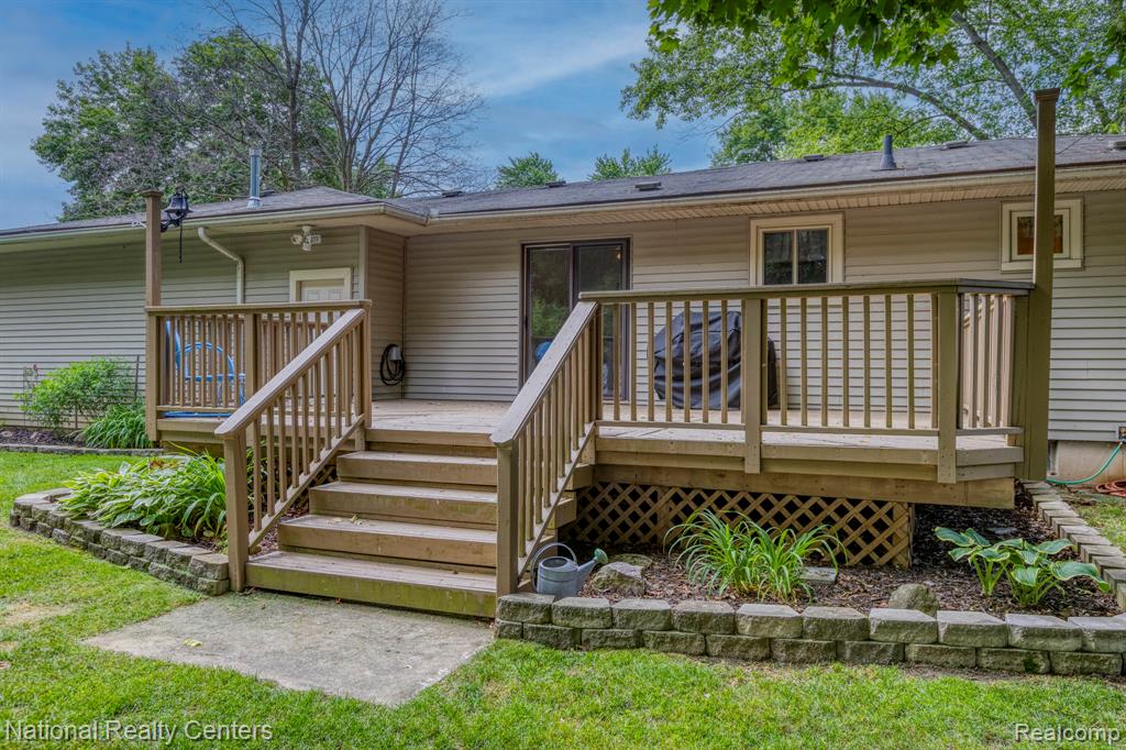 9150 Maplewood Drive, White Lake, MI — Photo 29