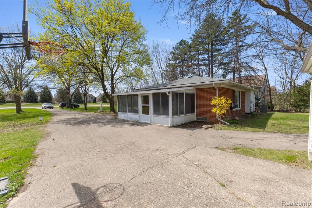 46910 CHERRY HILL Road, Canton, MI 48187 — Photo 35