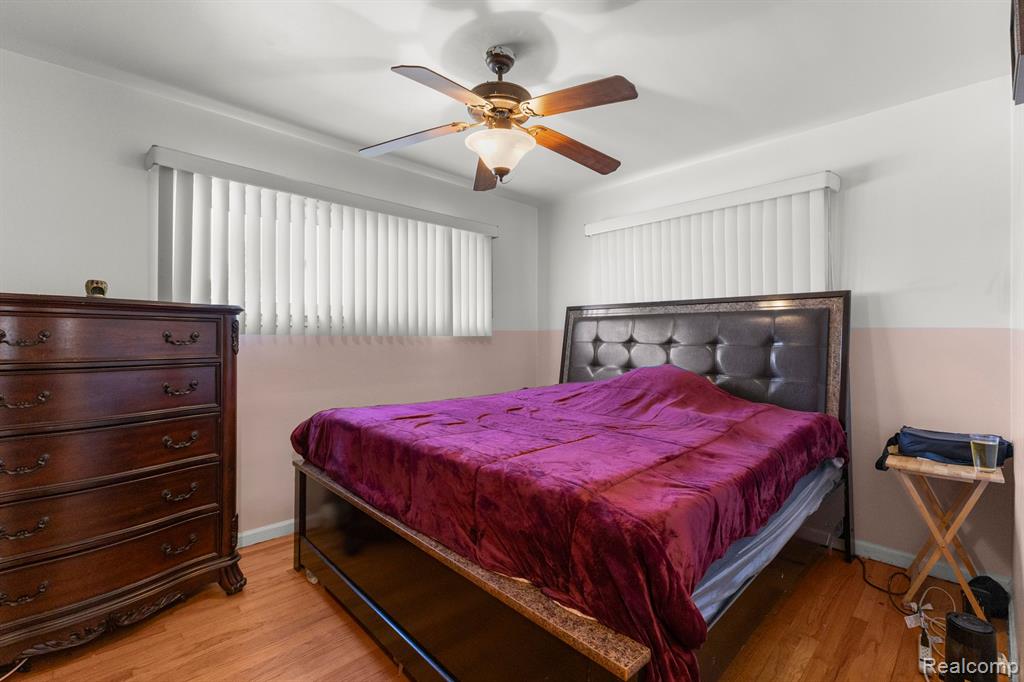 8246 LOCHDALE Street, Dearborn Heights, MI 48127 — Photo 18