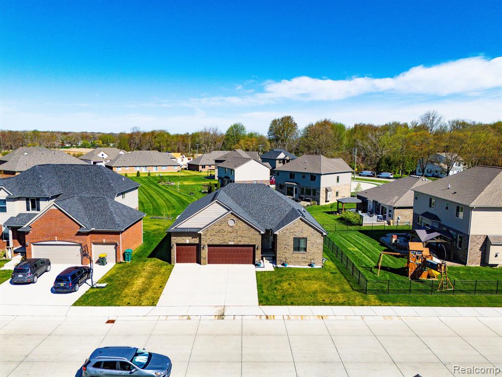 49626 MANISTEE Drive, Chesterfield, MI 48047 — Photo 5