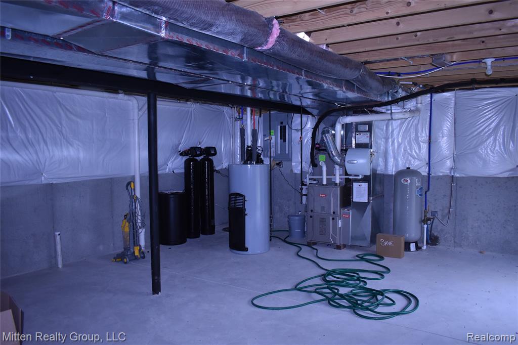 16255 Catalpa Ridge Drive, Holly, MI 48442 — Photo 32