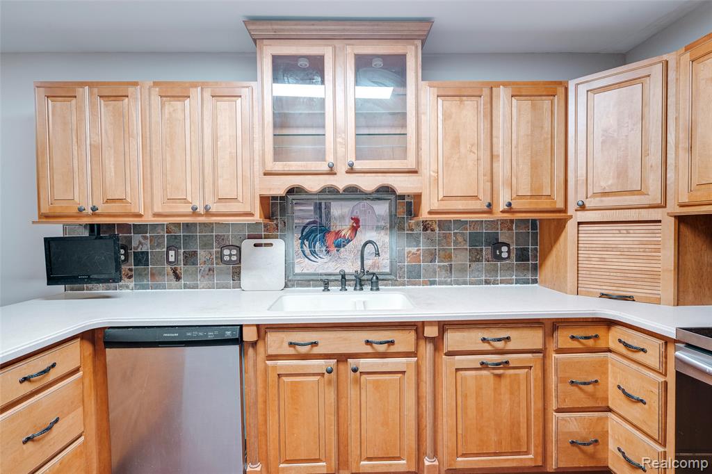 42162 Saratoga Circle, Canton, MI 48187 — Photo 17